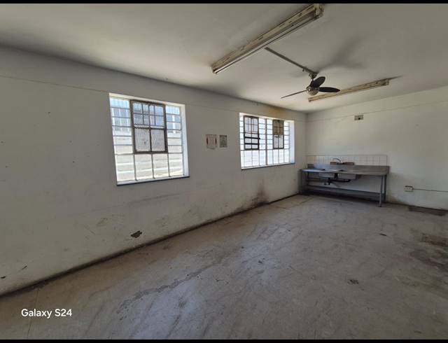 1,915M² WAREHOUSE TO LET IN ISANDO